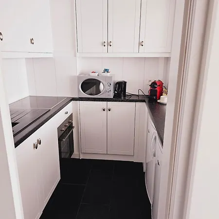 아파트 Close To The Sea *